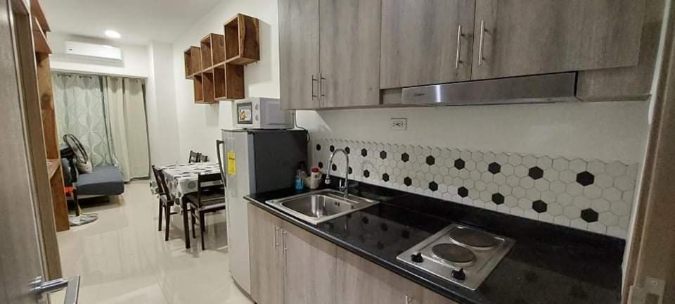 One Bedroom Condo Unit Fame Residences Manilla Buitenkant foto