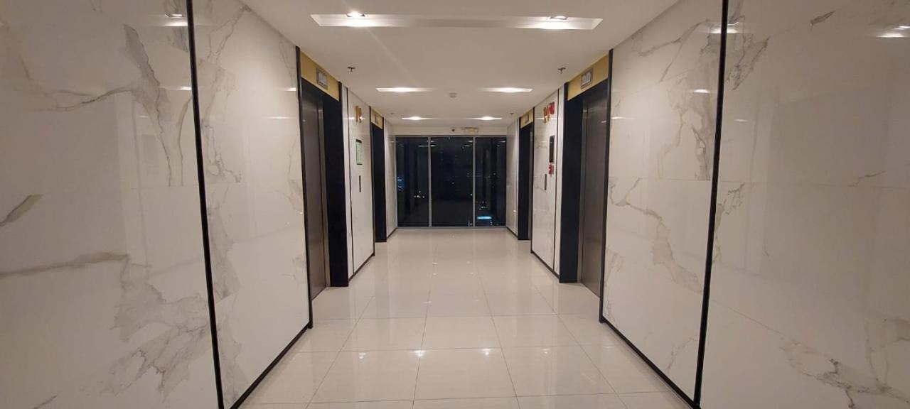 One Bedroom Condo Unit Fame Residences Manilla Buitenkant foto